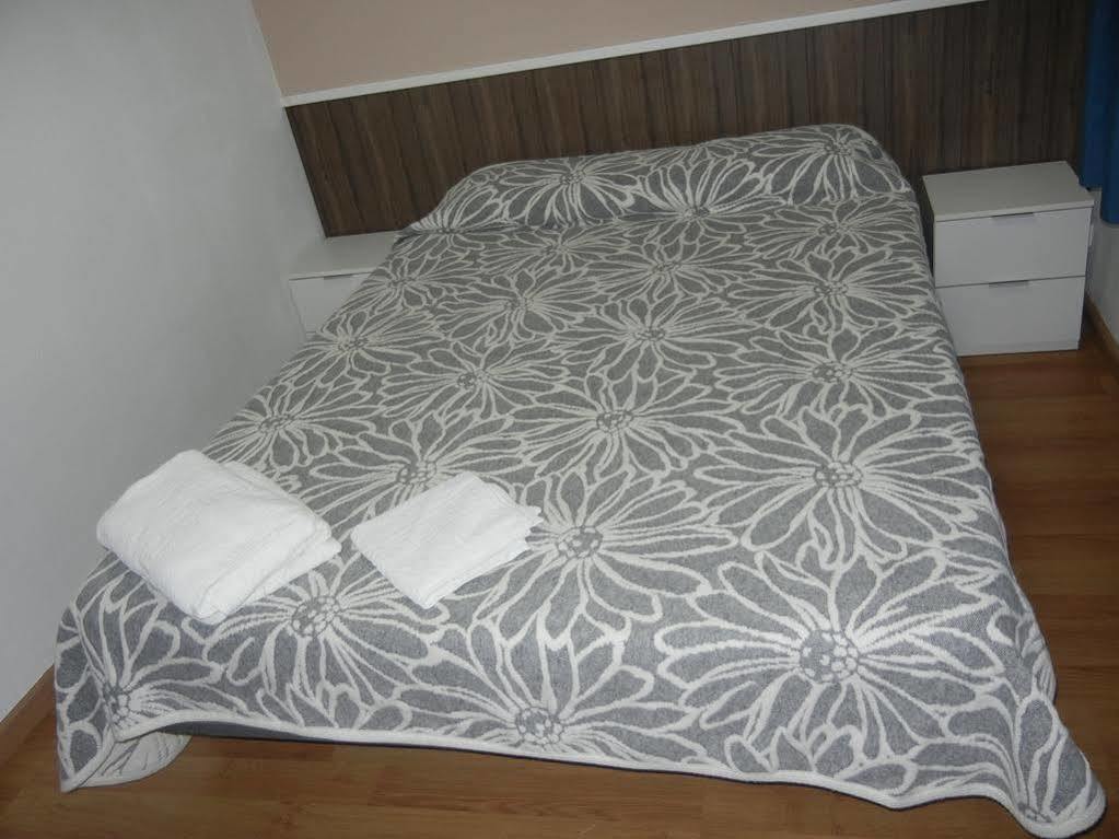 Hostal Oklahoma เรวส์ ภายนอก รูปภาพ