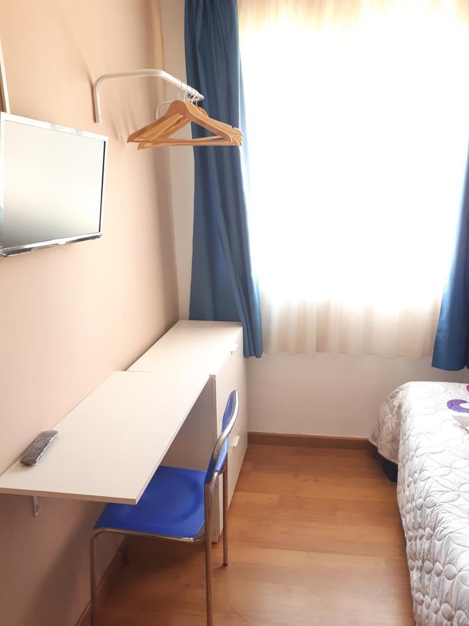 Hostal Oklahoma เรวส์ ภายนอก รูปภาพ